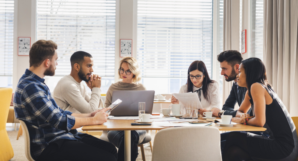 SchoolLab iletişim hero görseli